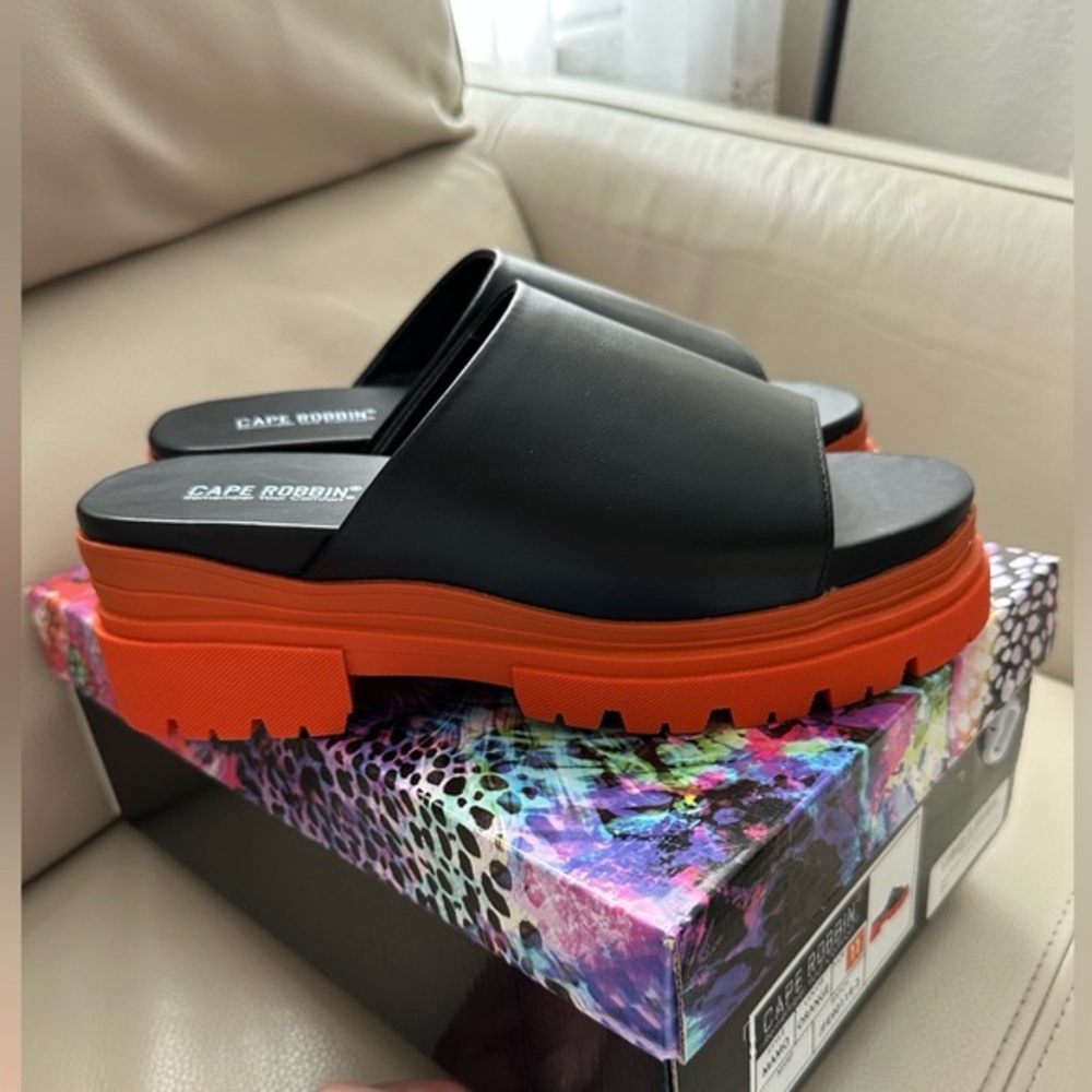 Cape Robbin Mamo Chunky Platform Slides | Orange & Black | Size 11 | NWT